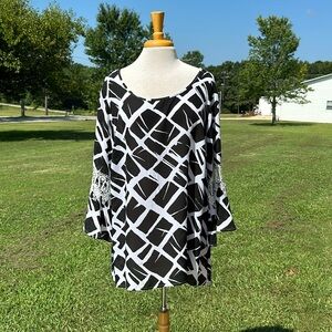New Directions Women's Black and White Top
